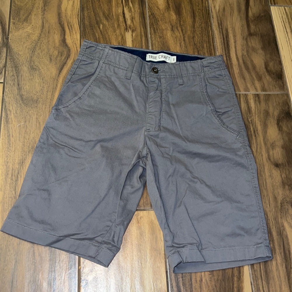 NEVER WORN TRUE CRAFT SIZE 30 GREY FLAT FRONT SHORTS